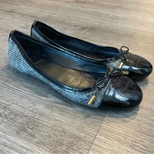 TORY BURCH Verbena Black Gray Snakeskin Patent Leather Logo Cap Toe Ballet Flats